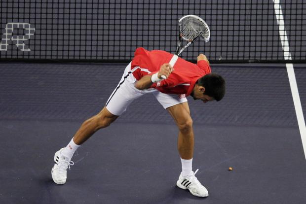 джоко ломает ракетку